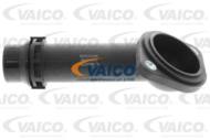 V10-8198 - Króciec ukł.chłodzenia VAICO VAG A4/A6/PASSAT/SUPERB