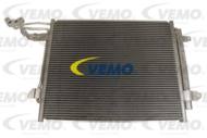 V15-62-1018 - Chłodnica klimatyzacji VEMO 550x443x16mm VAG TOURAN/CADDY III