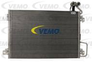 V46-62-0005 - Chłodnica klimatyzacji VEMO 582x382x16mm RENAULT SCENIC I